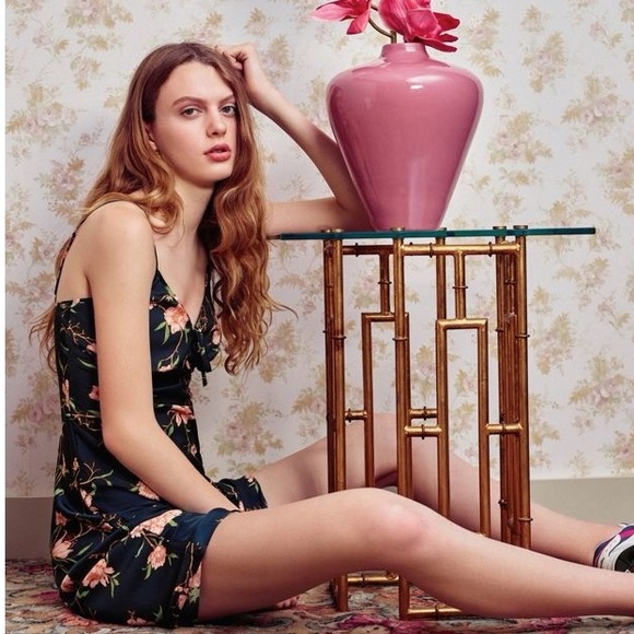 UO Betsy Satin Tie-Front Midi Green Floral Dress - Picture 4 of 7